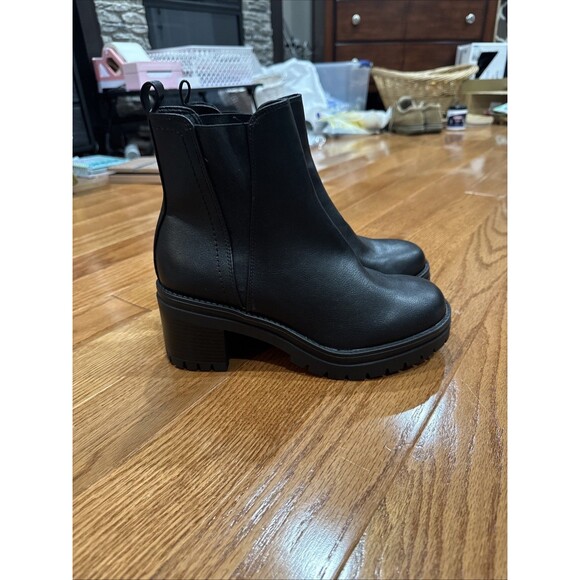 Mia Black Combat Ankle Boots Chunky Size 10 Lug Sole Leather Grunge Biker NEW - Picture 2 of 6